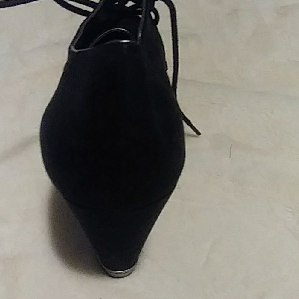 Shoes - Picture 2 of 4